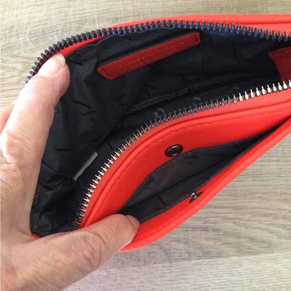 Simply Vera Vera Wang Red and Tan Crossbody Bag Set - Picture 4 of 4